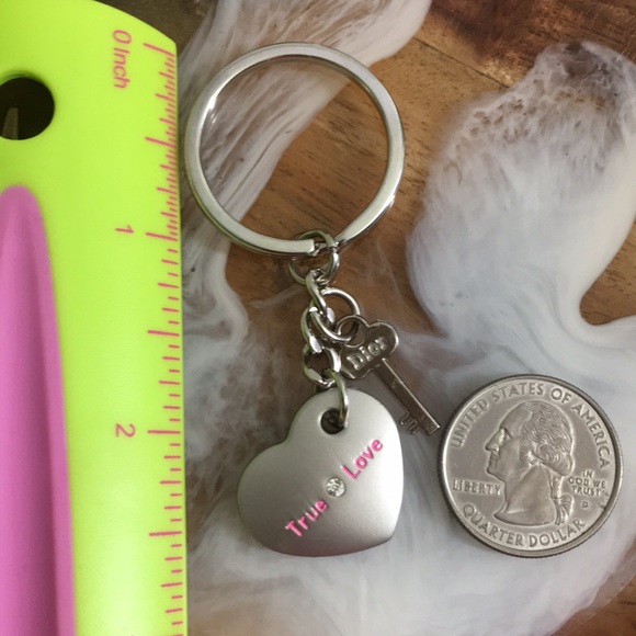 🖤Heart & Key keychain - Picture 6 of 8